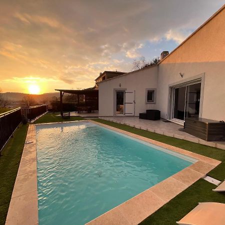Villa Avec Piscine Cuers Exterior photo