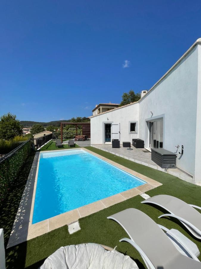 Villa Avec Piscine Cuers Exterior photo