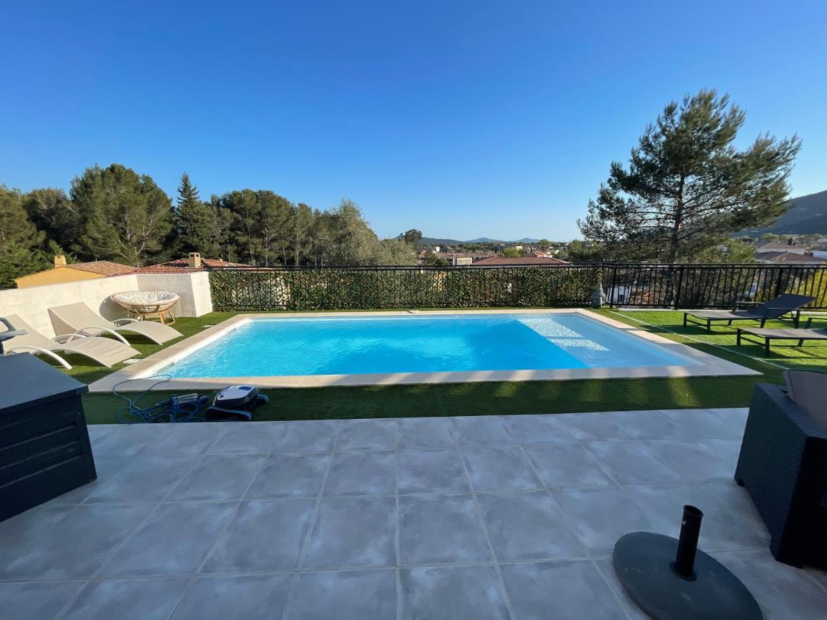 Villa Avec Piscine Cuers Exterior photo