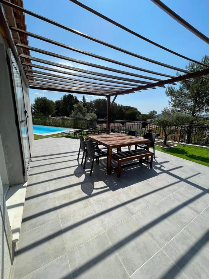 Villa Avec Piscine Cuers Exterior photo